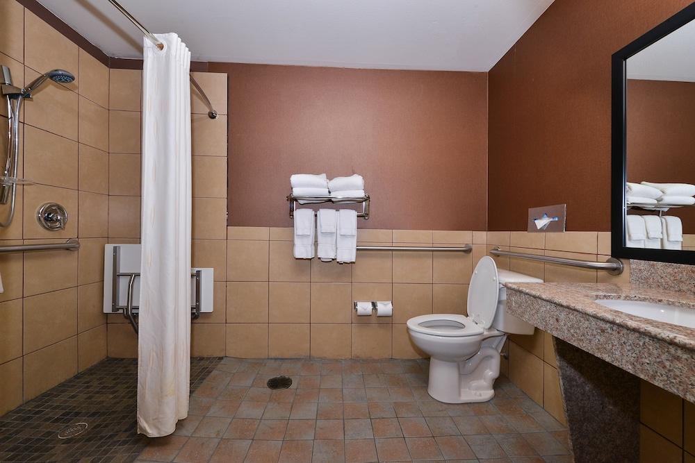 Comfort Worth Hotel 3*