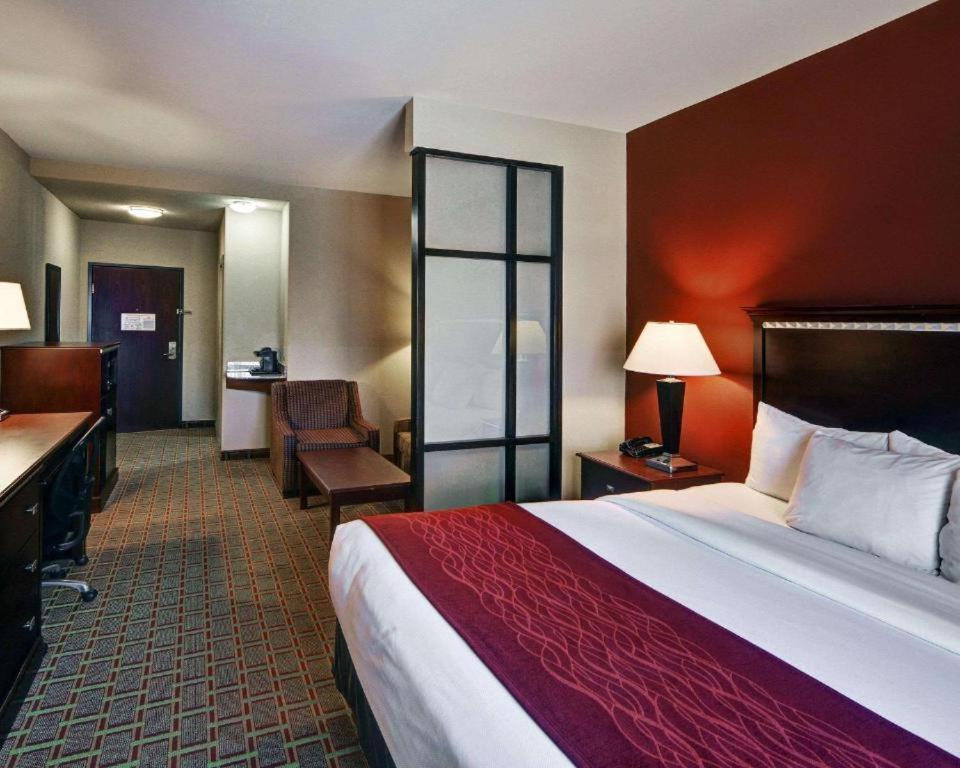 Comfort Worth Hotel