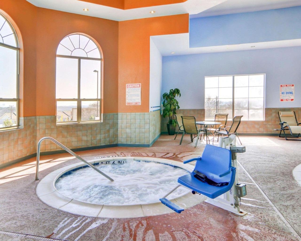 Comfort Worth Hotel